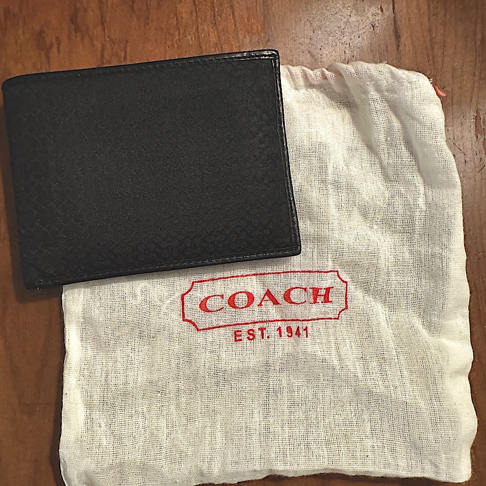 Coach Men’s Bi-fold Wallet fabric with coach logos